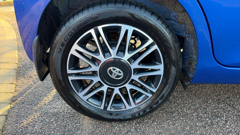 Toyota Aygo 1.0 VVT-i X-Clusiv 5dr x-shift Petrol Hatchback